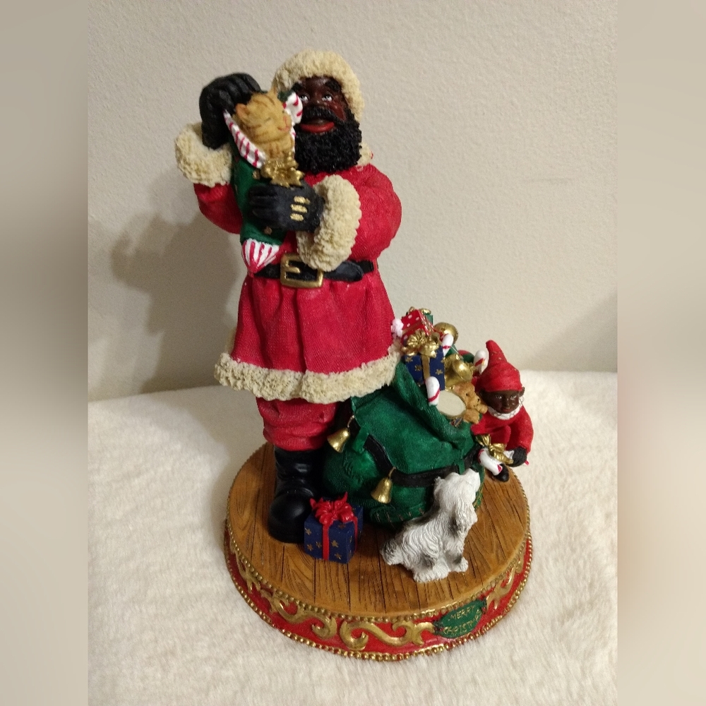 Vintage Dillards Trimmings 10" African American Santa Musical Christmas Box